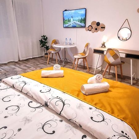 The Yellow King - Luxurious Apartment Bucureşti Exterior foto